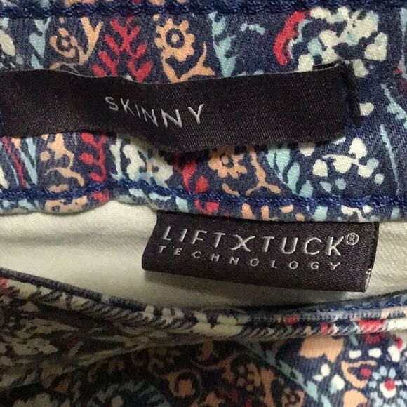 NYDJ for Chico’s Multicolor Paisley Skinny LiftXTuck Jeans 8 - Picture 7 of 7